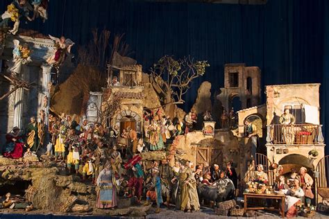 Presepe napoletano del Settecento con dettagli dei personaggi e delle scene di vita