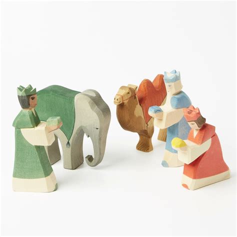 Figure di Re Magi scolpite nel legno