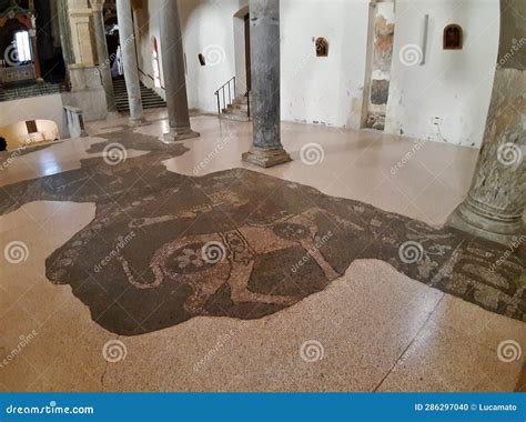 Dettaglio del mosaico pavimentale del Duomo raffigurante il volo di Icaro