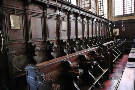 Fotografia di dettaglio degli stalli lignei del coro dell'Abbazia