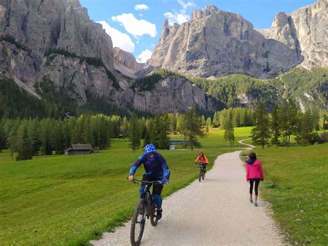 mappa stilizzata dei sentieri che partono da Badia verso il Santuario Sas dla Crusc