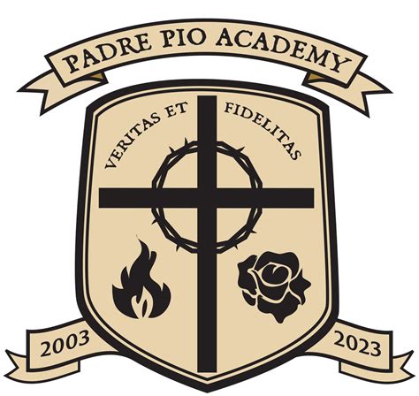 Veduta panoramica del campus della Padre Pio Academy immerso nel verde di Ridgefield, CT.