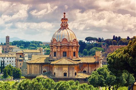 Veduta aerea della Chiesa dei Santi Luca e Martina nel contesto del Foro Romano