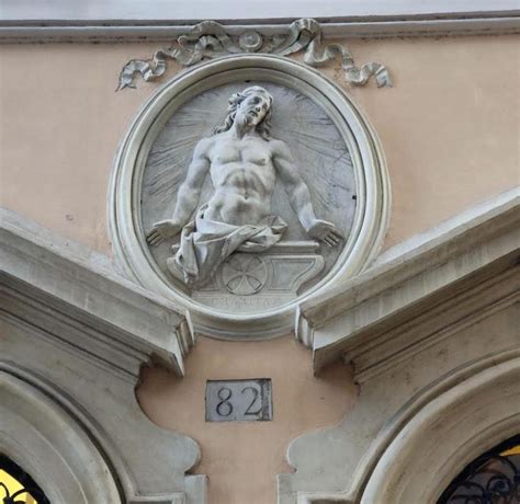 Dettaglio scultoreo del Beau Dieu sulla facciata principale