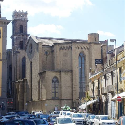 Vista esterna della Chiesa di Sant’Eligio Maggiore con il suo portale gotico