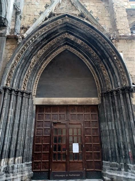 Dettaglio del portale gotico di Sant’Eligio Maggiore