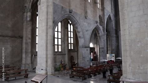 Vista interna della Chiesa di Sant’Eligio Maggiore che mostra la coesistenza di stili architettonici