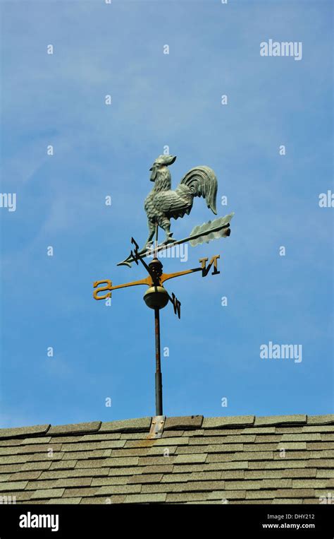 Dettaglio della banderuola a forma di gallo sul campanile della Cattedrale di Da Nang