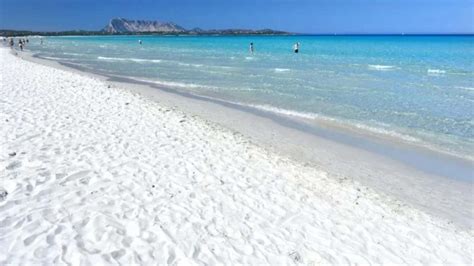 Spiaggia di Playa Blanca con sabbia bianca e mare cristallino