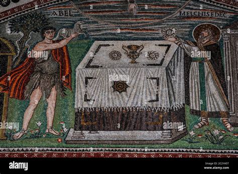 Rappresentazione di un antico altare con offerte sacrificali