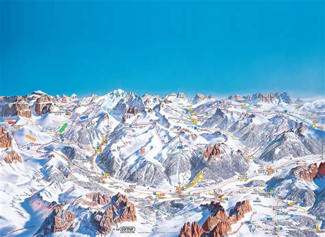 Panorama delle Dolomiti che circondano la Val di Fassa con vista sui gruppi del Sella e del Catinaccio