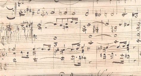 Illustrazione di spartiti musicali antichi e moderni, con simboli gregoriani e note polifoniche.