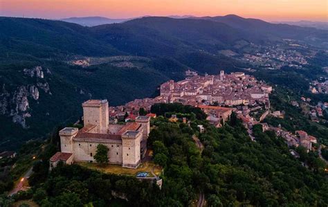 Edificio storico di Narni con vista panoramica