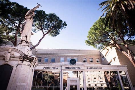 Schema che illustra le facoltà e gli istituti della Pontificia Università Lateranense