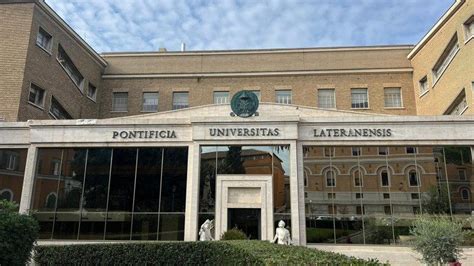 Infografica che mostra i percorsi di studio offerti dalla Pontificia Università Lateranense