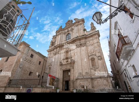 Architettura della parrocchia San Vito Martire a Brindisi