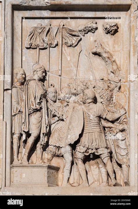 Rilievo dell'epoca di Marco Aurelio sull'Arco di Costantino raffigurante la cattura di un principe barbaro