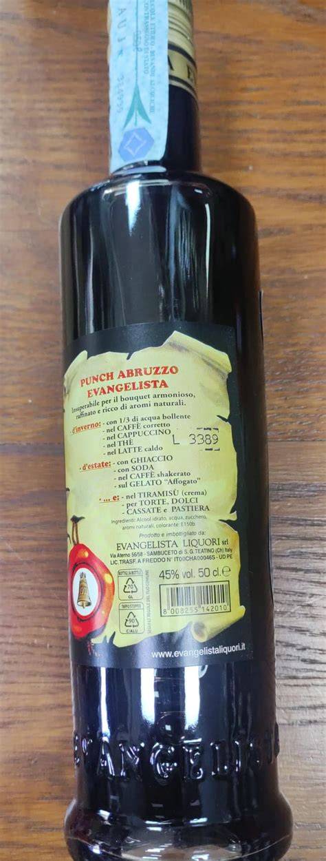 Bottiglia di Punch Abruzzo, specialità storica dell'azienda Evangelista