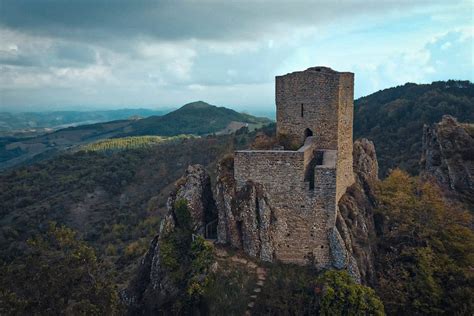 Foto panoramica dell'Eremo Carpegna Hotel con il paesaggio montano circostante