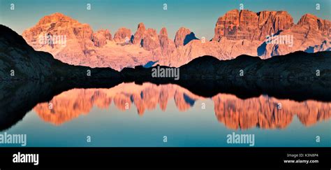 Panoramica delle Dolomiti di Brenta al tramonto