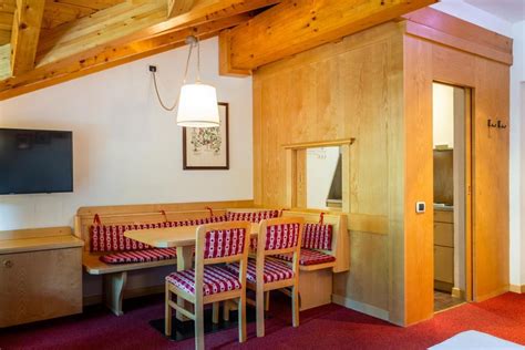 Interno di un appartamento in stile alpino o un residence a Madonna di Campiglio