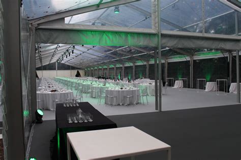 Foto di un evento di catering allestito da Sant Ambroeus in una location elegante