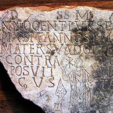 immagini di antiche iscrizioni funerarie cristiane o manoscritti liturgici