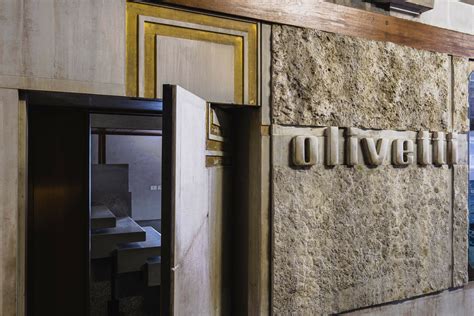 Interno del Negozio Olivetti a Venezia, dettaglio del pavimento