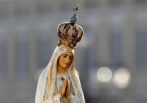 Dettaglio della corona d'oro della statua della Madonna di Fatima