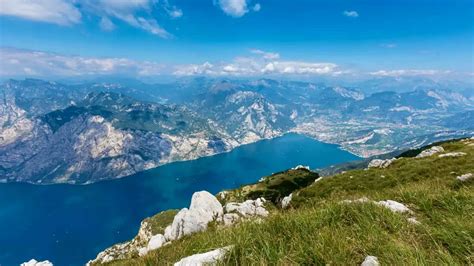foto panoramica del Lago di Garda visto dal Monte Baldo