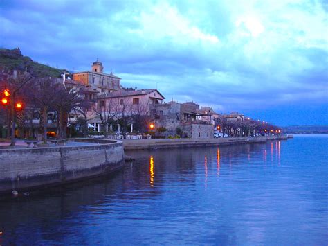 Foto panoramica di Trevignano Romano con il lago