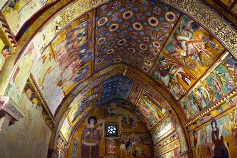 Dettaglio dell'affresco di Pellegrino da Modena nella Chiesa dell'Assunta