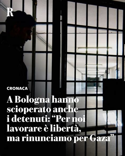 Volontari che interagiscono con detenuti in un contesto carcerario, mostrando compassione e ascolto.