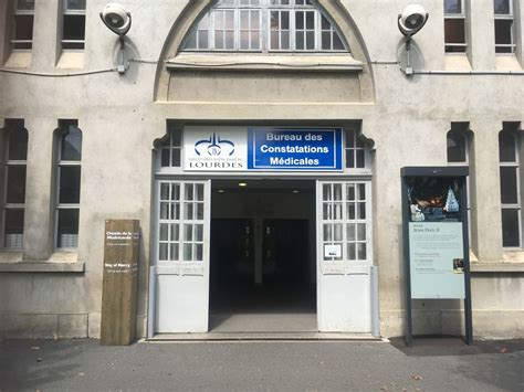 Foto storica del Dr. Dunot de Saint-Maclou o del Bureau des Constatations Médicales di Lourdes.