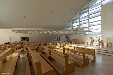Foto esterna o interna della moderna Chiesa di San Pio da Pietrelcina