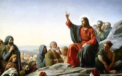 Gesù sul Monte delle Beatitudini, unendo il simbolismo del Sinai e della nuova rivelazione.