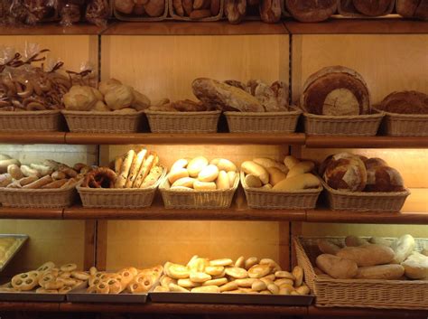 Assortimento di pane artigianale e pasticceria del Panificio S. Rita