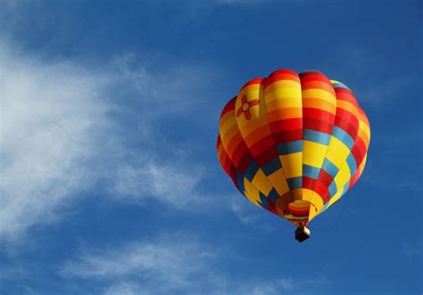 infografica sul significato della mongolfiera (volo, libertà, viaggio, crescita, amore)