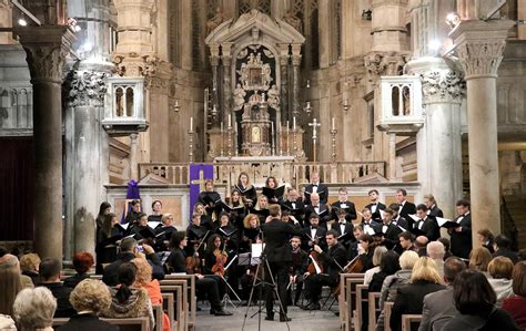 Schizzo o dipinto raffigurante i Cantores Sancti Marci con organo medievale