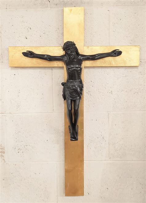 Icona della Madonna Addolorata accanto alla croce di Cristo.