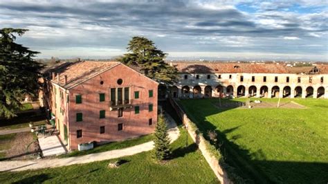 Vista aerea della tenuta della Diamantina, con edifici storici e terreni circostanti
