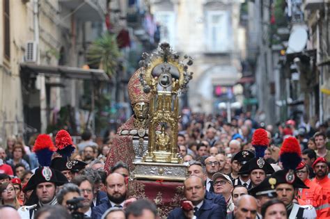 Foto della processione durante i festeggiamenti di San Floro