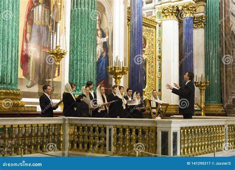 coro in chiesa con organo durante una celebrazione