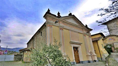 Chiesa dei Santi Rosario o scena di preghiera mattutina