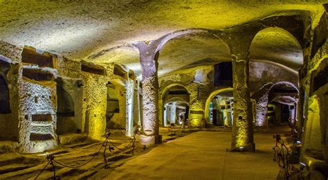 Foto delle Catacombe di San Gennaro con guide turistiche