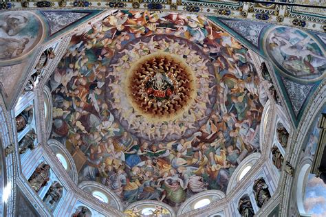 Dettaglio degli affreschi interni della cupola del Santuario di Saronno, opera di Gaudenzio Ferrari