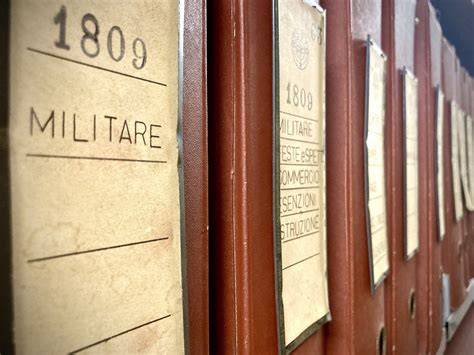 Archivio storico con documenti e lettere dell'epoca fascista