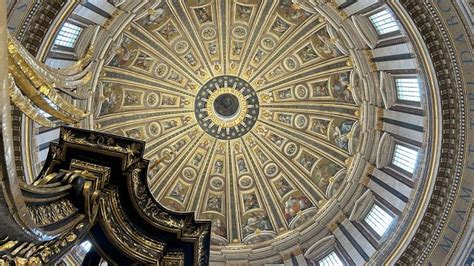 Interno della chiesa, con vista sulla cupola e la cantoria