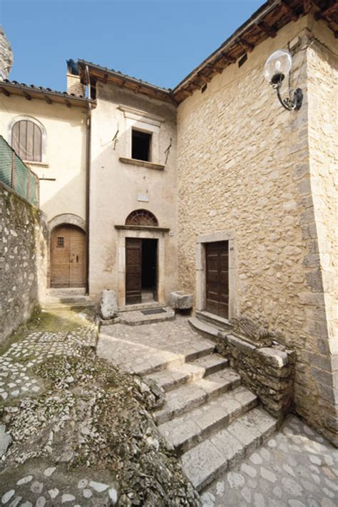 scorcio del borgo di Roccaporena con la casa natale di Santa Rita