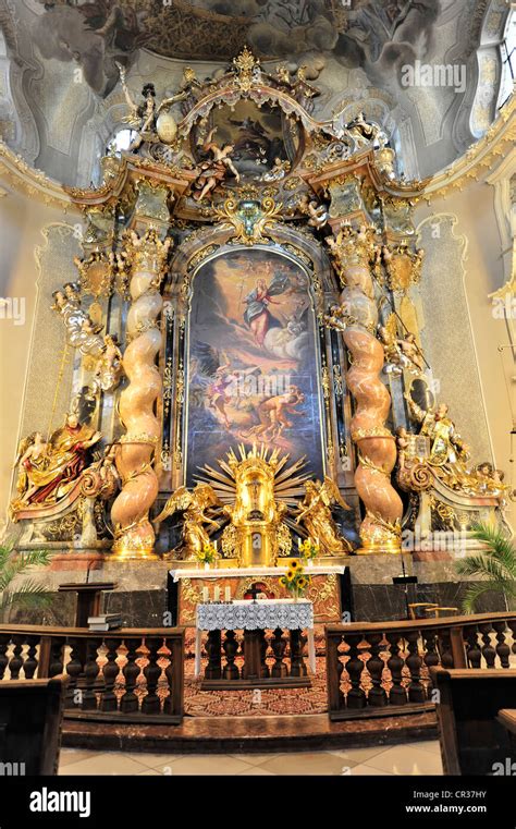 Altare barocco leccese con sculture e stucchi dedicati a Sant'Agata